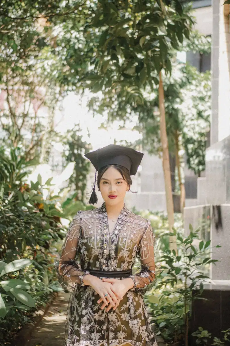 Gambar wisuda Abigail