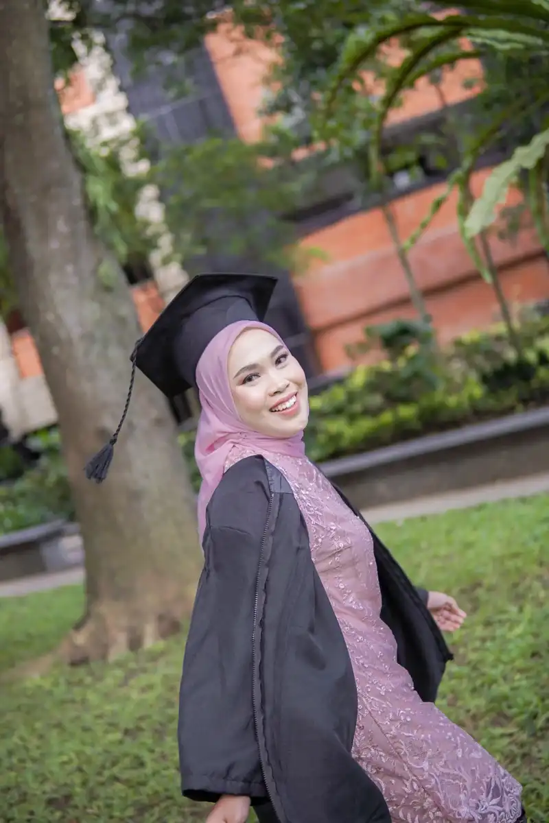 Gambar wisuda Almira