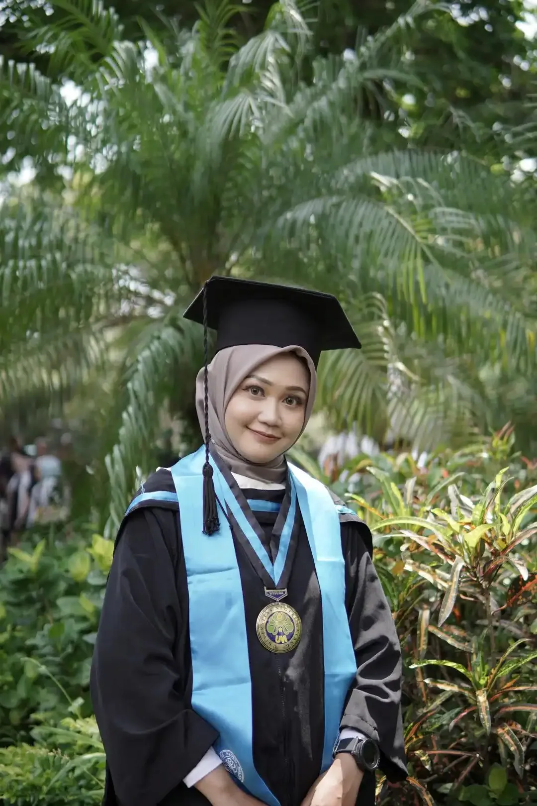 Gambar wisuda Fitri