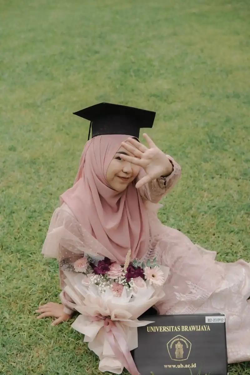 Gambar wisuda Nida