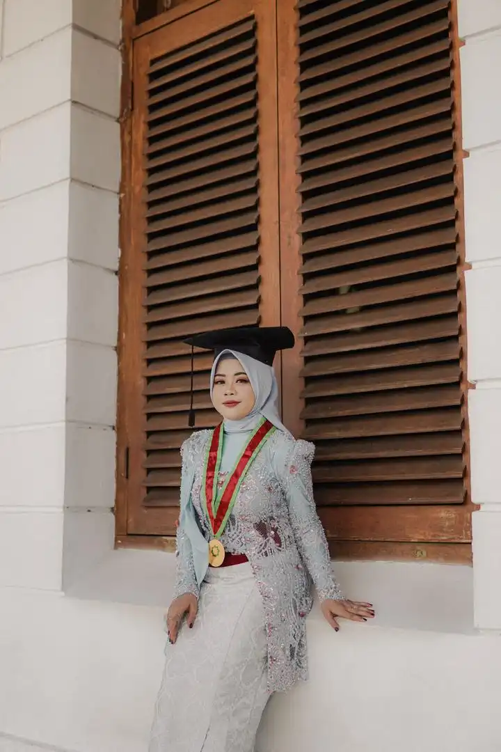 Gambar wisuda Nikmah