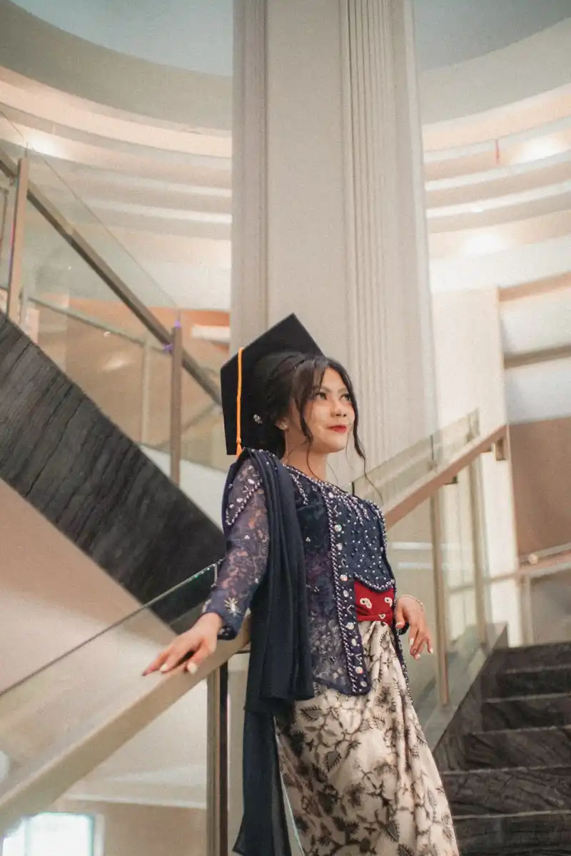 Gambar wisuda Olivia