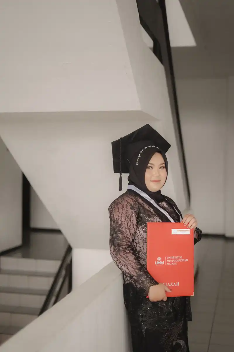 Gambar wisuda Reifika