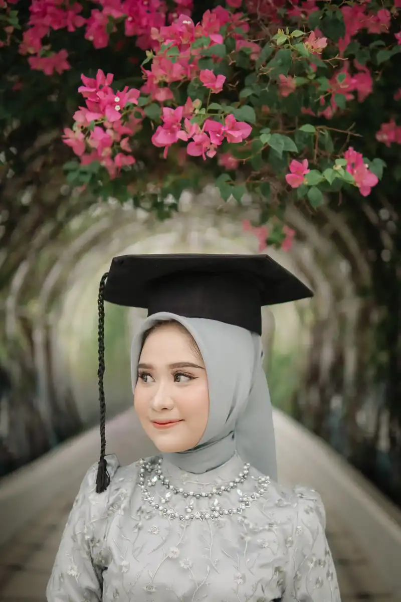 Gambar wisuda Risma