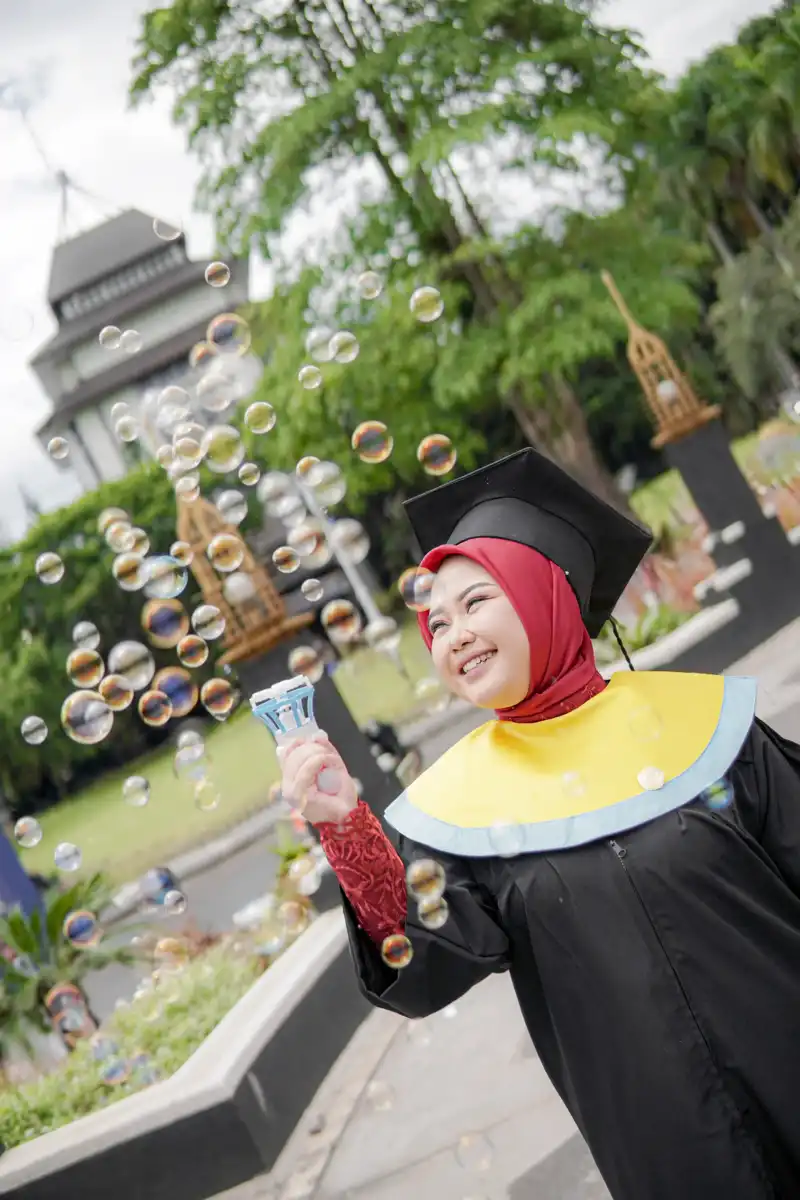 Gambar wisuda Tantri