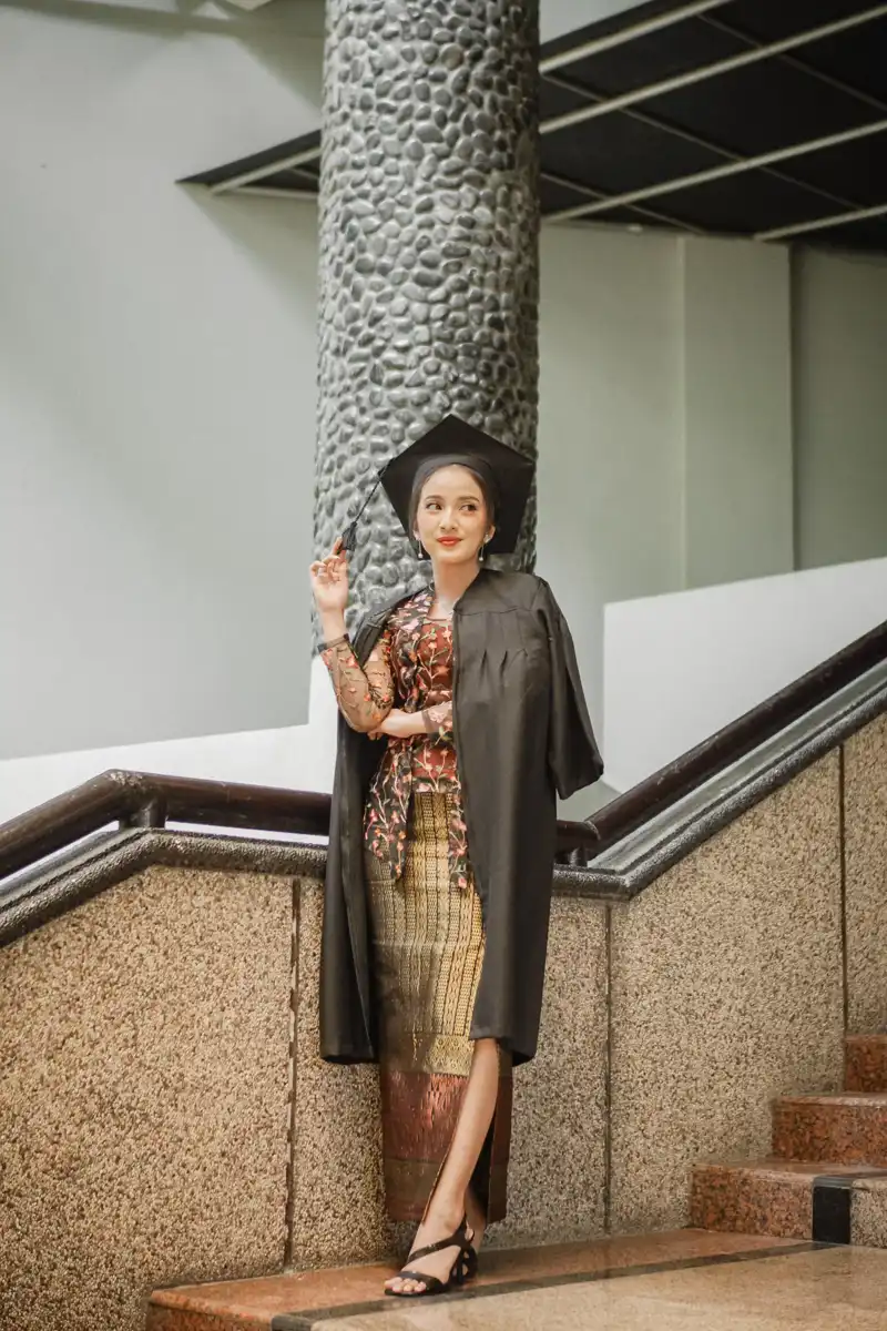 Gambar wisuda Yasmin