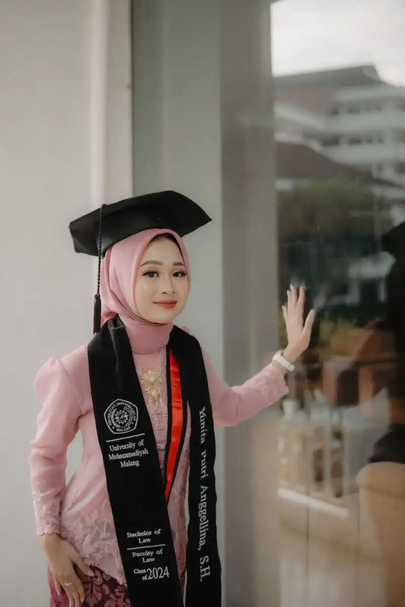 Gambar wisuda Yunita